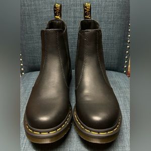 NWOT Dr. Martens 2976 Chelsea Black Boot